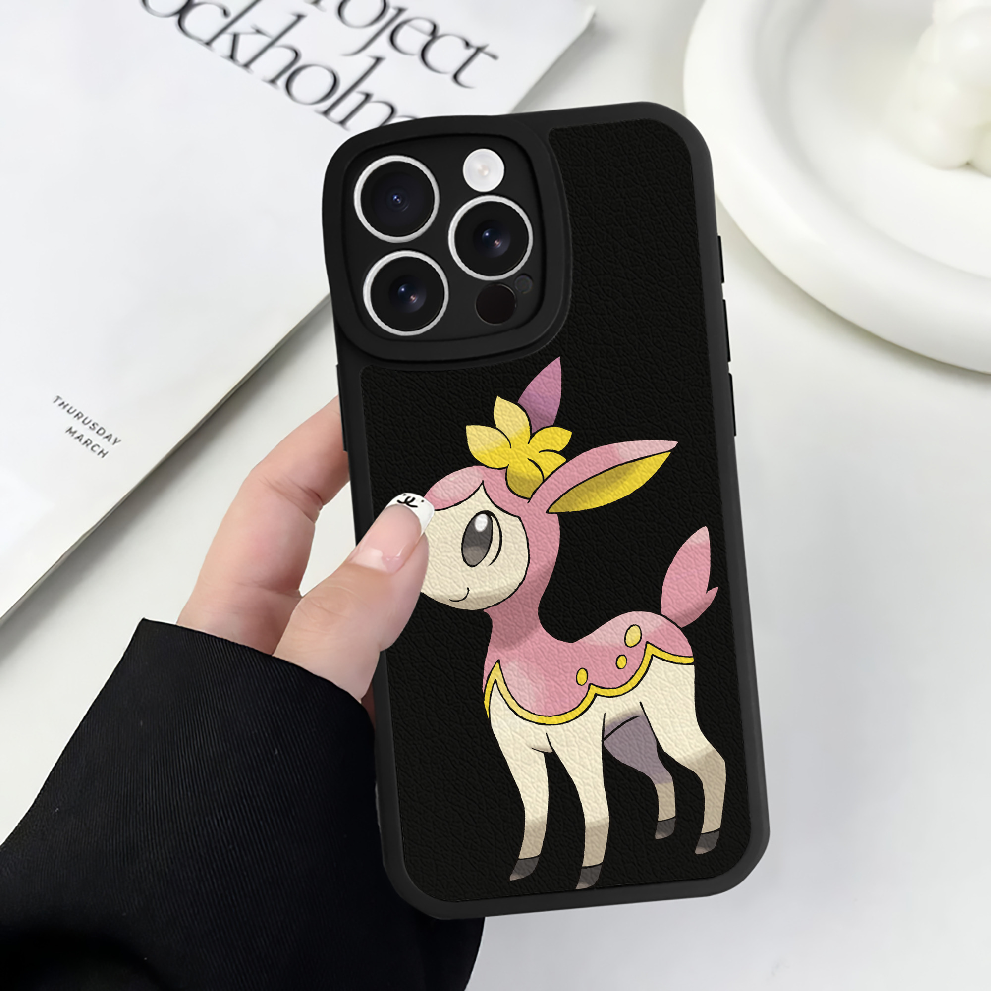 （画像用） ポケットモンスター Pokémon 【iPhone 16シリーズ対応】シリコンスマホケース（レザー調） 材質：シリコン